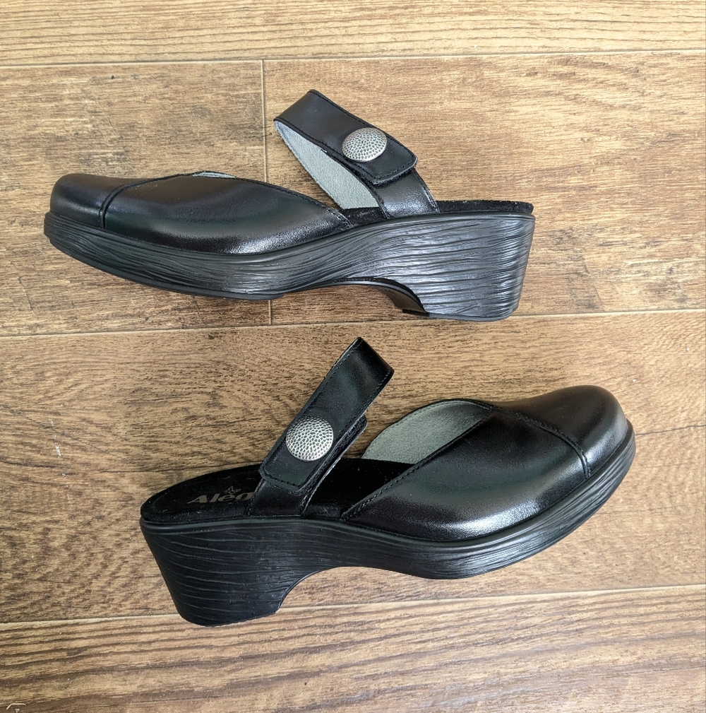 Alegria Sydni Coal Pump Clogs In Black Size 37